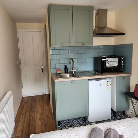 Ensuite Studio Flat Crawley-Gatwick Ifield Екстер'єр фото
