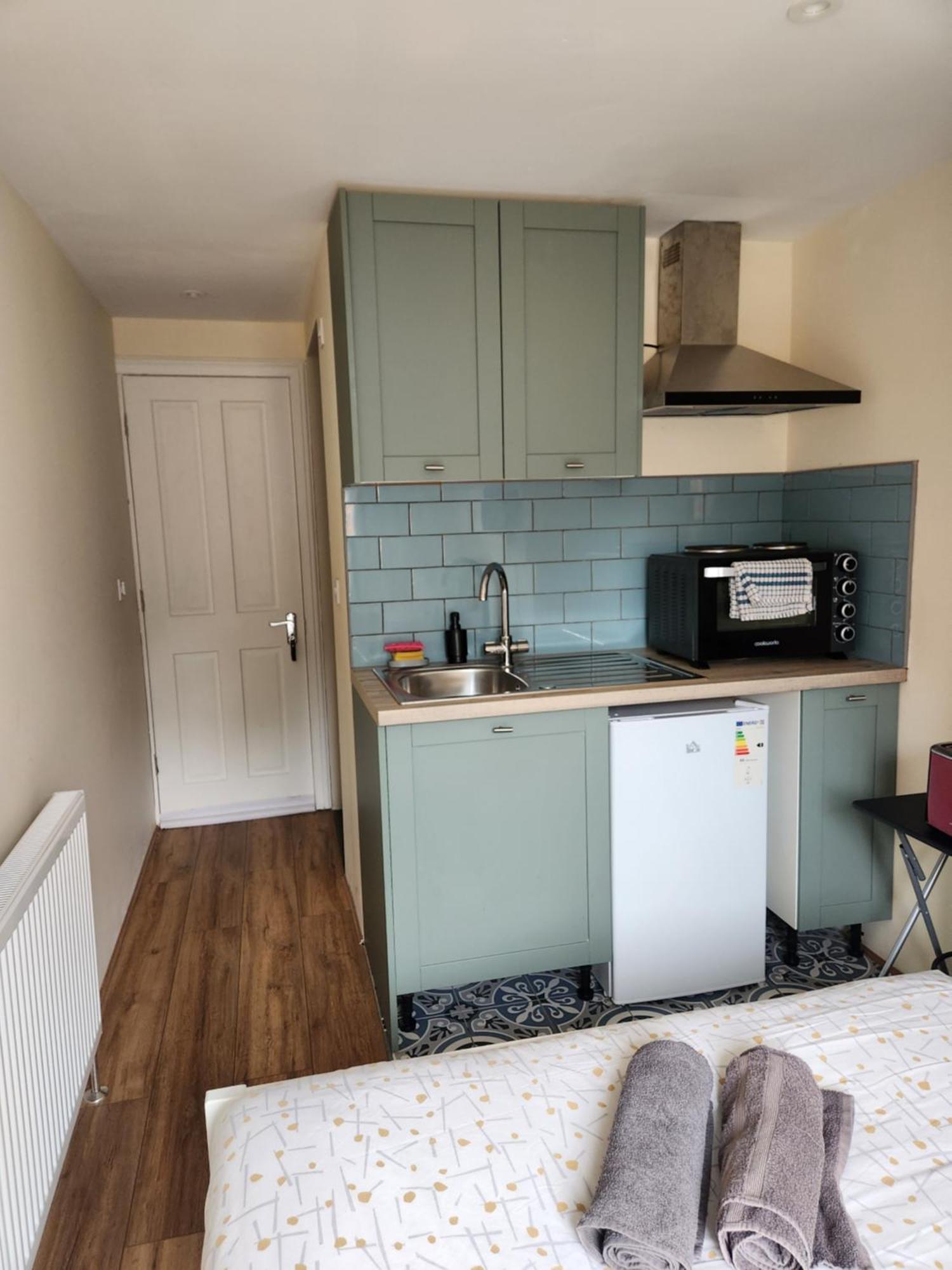 Ensuite Studio Flat Crawley-Gatwick Ifield Екстер'єр фото